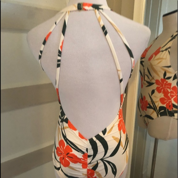 Vince Camuto swimsuit - Picture 4 of 10